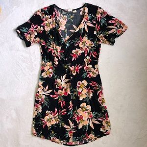 Roxy Black Pink Floral V-Neck Buttoned Short Sleeve Dress